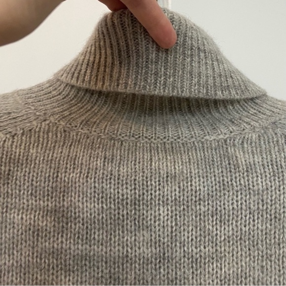 J. Crew - Turtleneck Sweater with Notched Hem - Gray - Size XS - E5934 - Picture 8 of 15